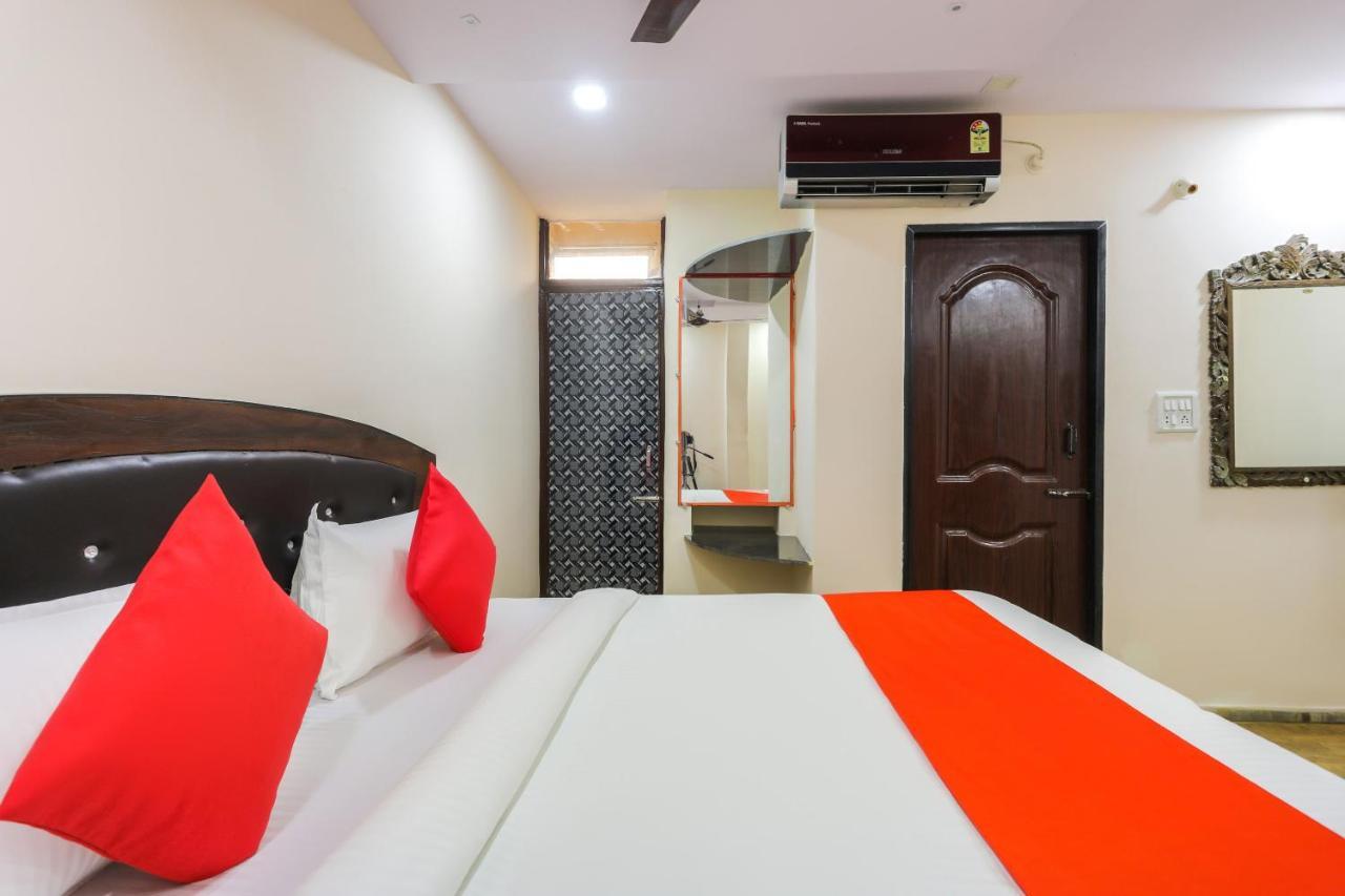 Oyo 62194 Pleasure Palace Hotel Indore Buitenkant foto