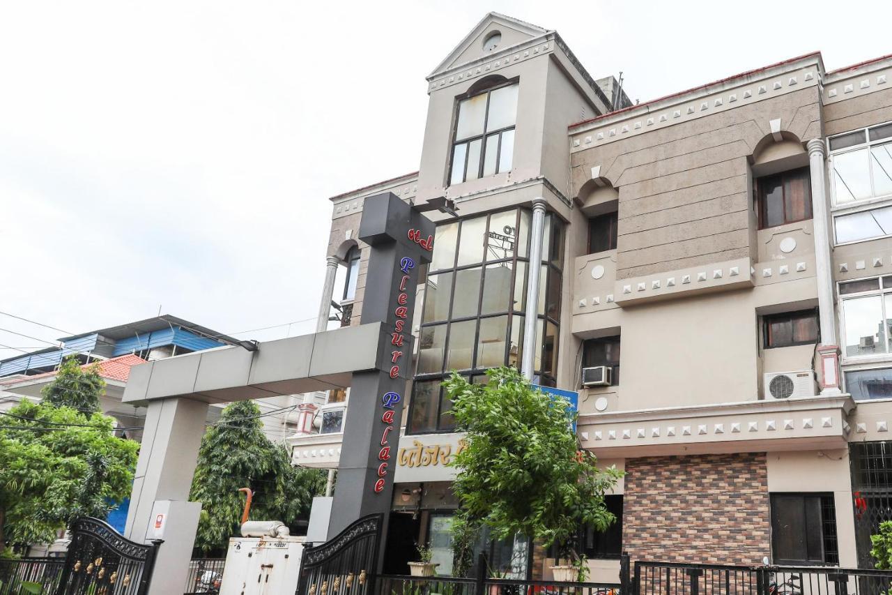 Oyo 62194 Pleasure Palace Hotel Indore Buitenkant foto